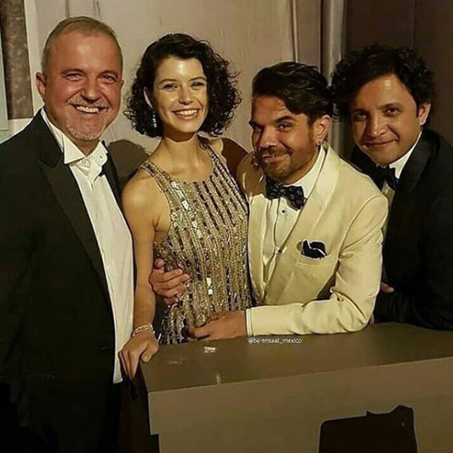 Beren Saat düğünde aşka geldi! Sosyal medyayı sallayan fotoğraf - Resim: 4