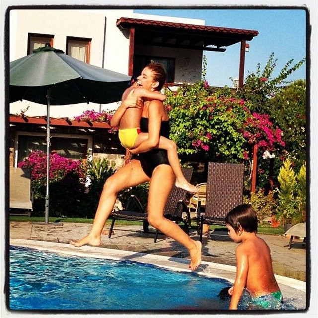 Gülben'in çocuklarıyla havuz keyfi - Resim: 1