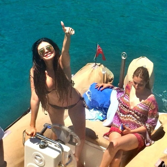 Ünlü şarkıcıya sevgilisinden jest! - Resim: 3