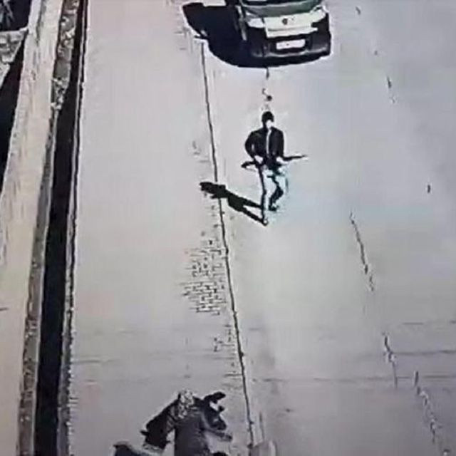 Diyarbakır'da oğlu tüfekle vurulan anne canını hiçe saydı! - Resim: 3