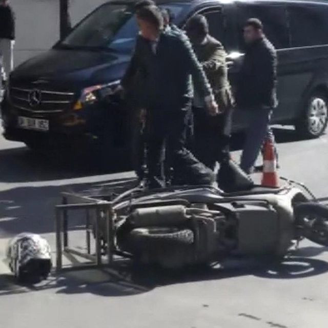 İstanbul'da taksici dehşeti: Çarptığı motosikletliye bıçak çekti! - Resim: 3
