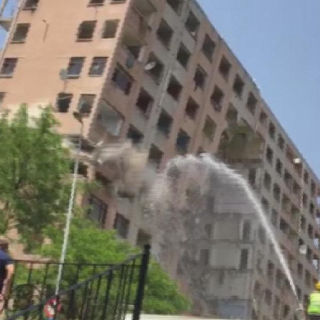 İstanbul Bahçelievler'de kontrollü yıkım kontrolden çıktı - Resim: 2