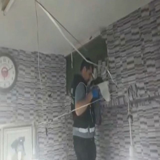 Gaziantep'te iş yeri duvarındaki zuladan esrar ve uyuşturucu hap çıktı - Resim: 3