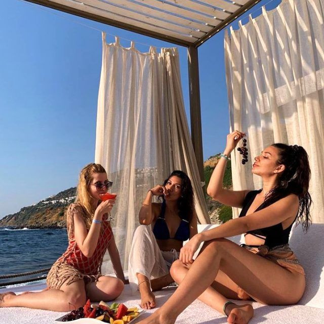 Rafet El Roman'ın kızlarının tatil pozları olay! İddalı ve cesur paylaşımlar - Resim: 2