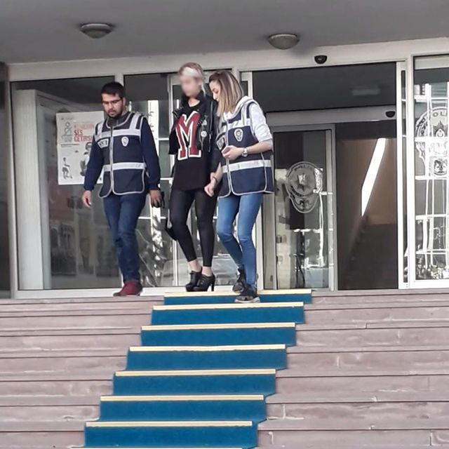 Erzurum'da tarihi Aziziye Tabyası'nda mayolu fotoğraf çektiren kadına gözaltı - Resim: 3