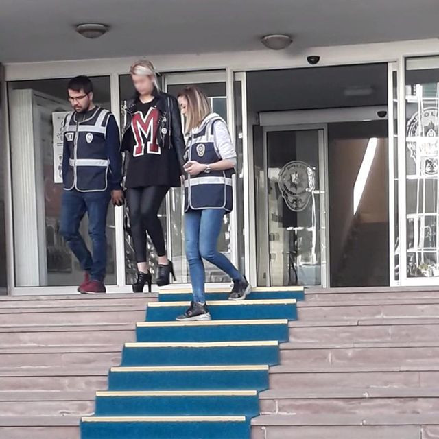 Erzurum'da tarihi Aziziye Tabyası'nda mayolu fotoğraf çektiren kadına gözaltı - Resim: 4