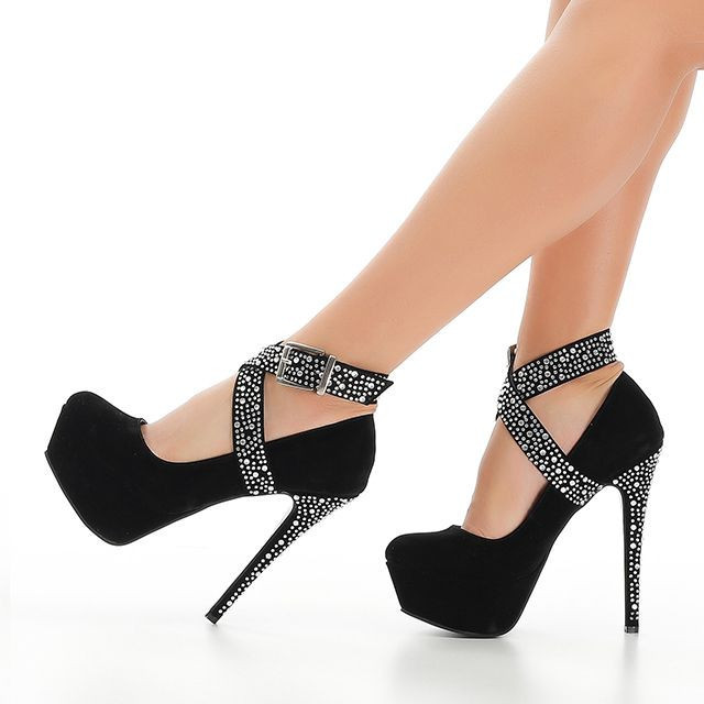 Bu ülkede 10 şirketten birinde topuklu ayakkabı giymek zorunlu - Resim: 1