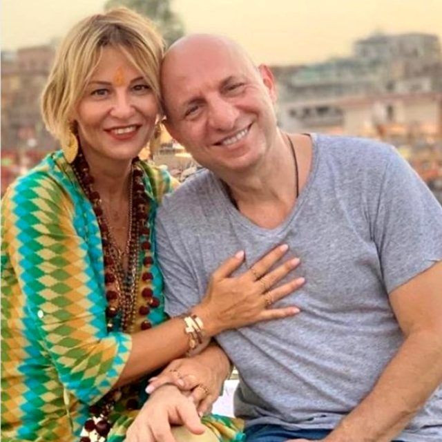 Ayşe Arman'a doğum günü sürprizi yapan eşi Ömer Dormen'in el hareketi olay oldu! - Resim: 4