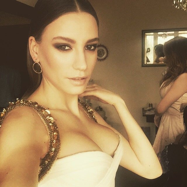 Serenay Sarıkaya göğüs silikonları patladıktan sonra ilk kez görüntülendi - Resim: 2