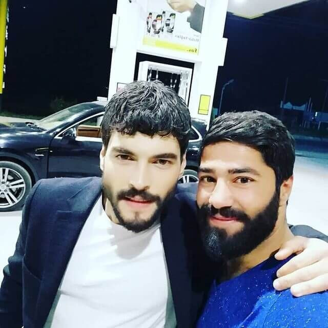 Hercai oyuncusu Emrullah Omay arkadaşlarıyla seti bastı silahlar çekildi - Resim: 2