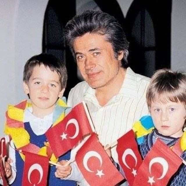 Ünlü isimler 'Minnettarız' diyerek paylaştı 23 Nisan paylaşımları dikkat çekti - Resim: 2