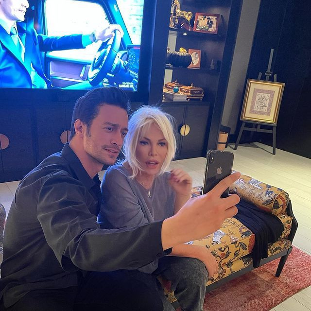 Camdaki Kız'ın başrolü Feyyaz Şerifoğlu Ajda Pekkan'la diziyi izledi bakın ne paylaştı - Resim: 4