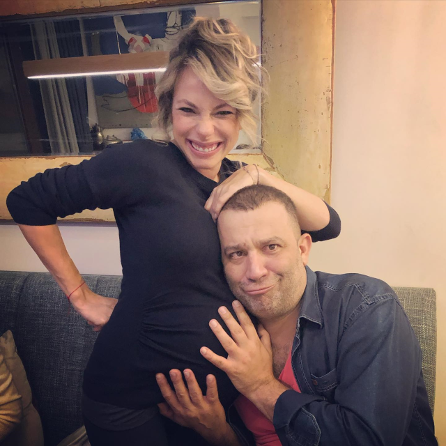 Şevket Çoruh 5 yıllık eşiyle düğün yaptı! 'Nikah memuru' olan Müjdat Gezen'in esprisi gülmekten kırdı geçirdi - Resim: 3