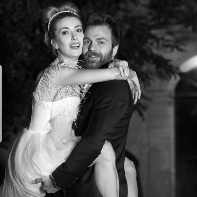 Evli oyuncu, rol arkadaşıyla dudak dudağa! Bülent Emrah Parlak ile Elit Andaç Çam kameralara böyle yakalandı - Resim: 2