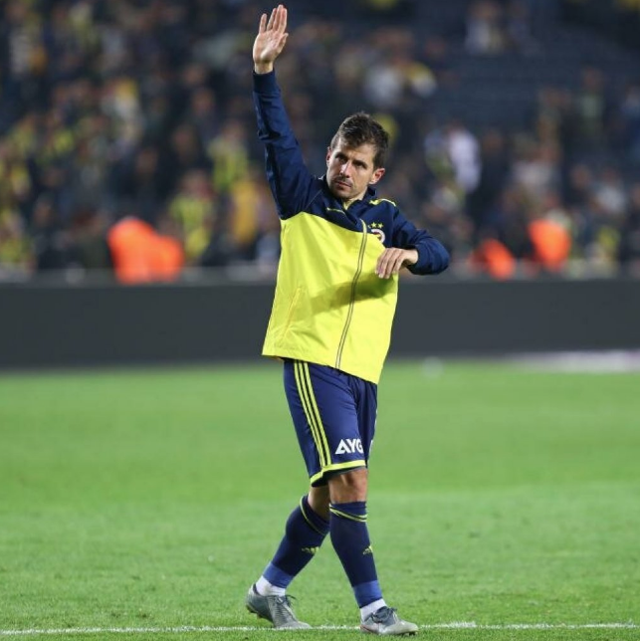 Ünlü futbolcu Emre Belözoğlu, futbol kariyerini noktaladı - Resim: 0