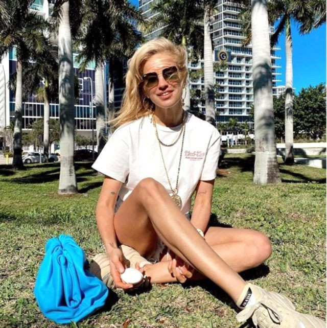 Burcu Esmersoy'un bornozlu paylaşımı sosyal medyayı salladı - Resim: 1