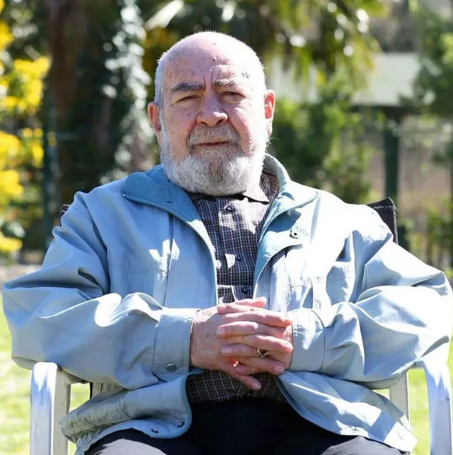 Usta oyuncudan acı haber! Leyla ile Mecnun'un Aksakallı dedesi Köksal Engür hayatını kaybetti - Resim: 1