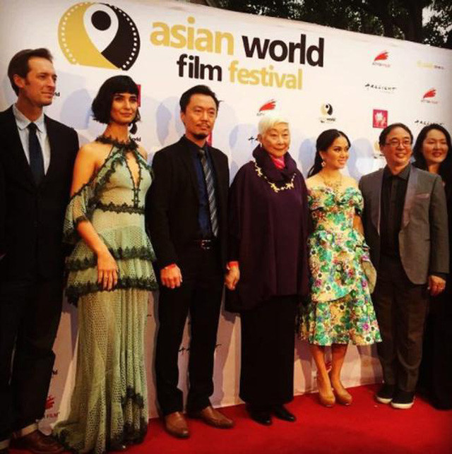 Tuba Büyüküstün'ün kıyafeti geceye damga vurdu! - Resim: 2