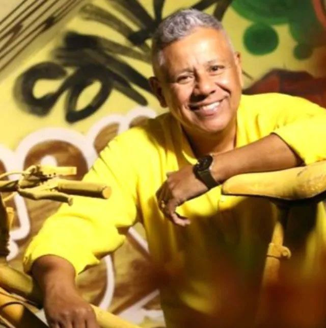 Kendi cenaze törenini düzenleyip bir anda ortaya çıktı! Törende olaylar çıktı - Resim: 4