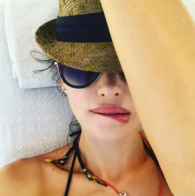 Emina Sandal'ın dudak pozları rekor kırdı! - Resim: 4