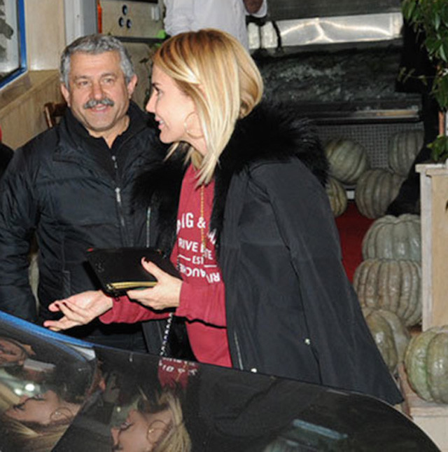 Ece Erken'in hareketli gecesi flaşlar patlayınca mutfak kapısından kaçtı - Resim: 3