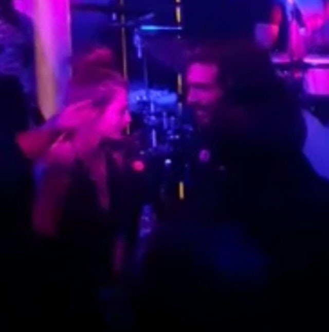 Erkenci Kuş'un yıldızları fena yakalandı Demet Özdemir Can Yaman aşkı böyle belgelendi - Resim: 3