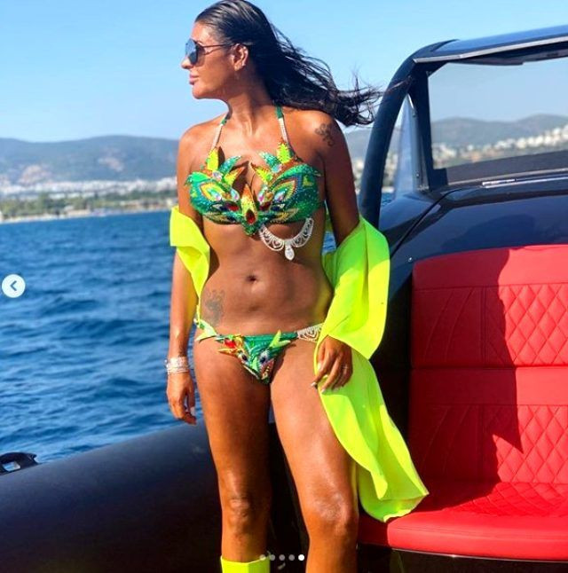Süreyya Yalçın neon bikinisiyle göz aldı! Sosyetik ikoncan dünyanın en zenginleri arasında - Resim: 3