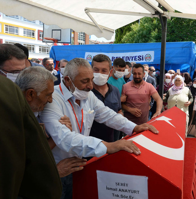 Tokat'ta İdlib şehidi İsmail Anayurt gözyaşlarıyla toprağa verildi - Resim: 0