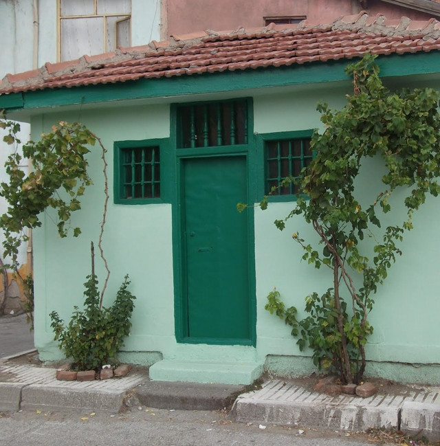 Çorum'da 100 yıllık 'Garip Dede' türbesi yol çalışmasında kaldırıldı, mezar boş çıktı - Resim: 0