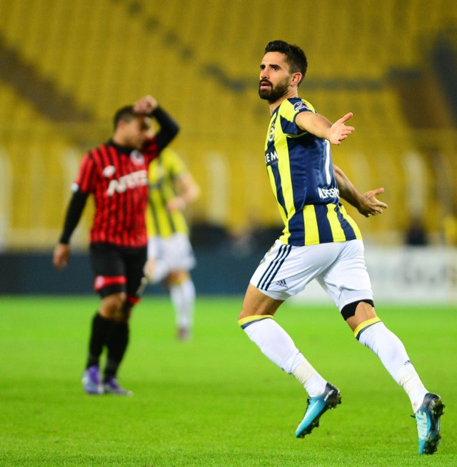 Fenerbahçe'de Alper Potuk'la yollar ayrılıyor - Resim: 0