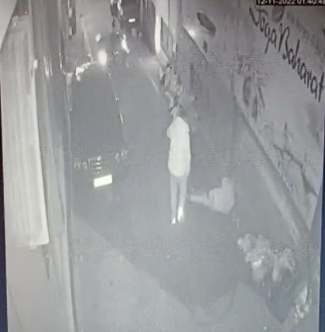 Yerde yatan adamı ezip kaçtı! Akıl almaz olay kamerada bakın ne zannetmiş... - Resim: 3