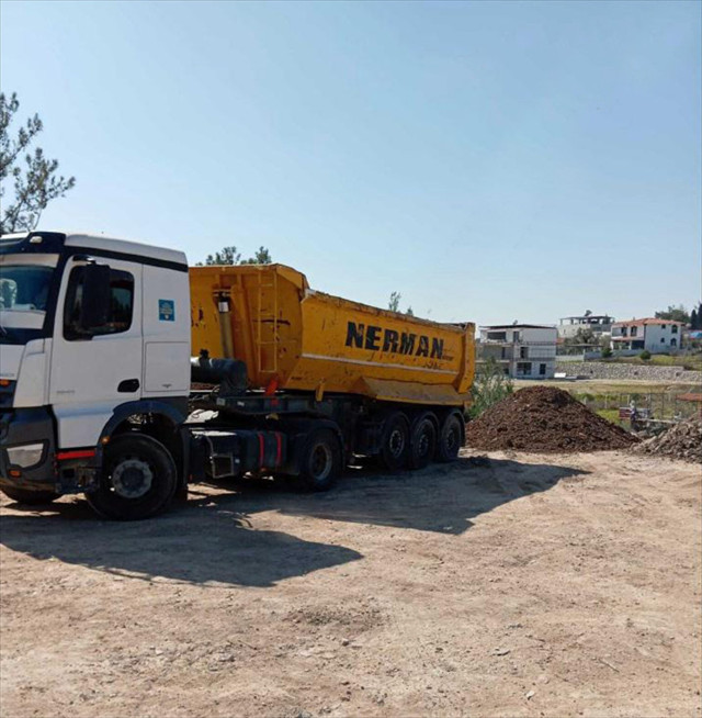 İzmir Torbalı'da kaçak hafriyat dökümü yapan 2 şirkete 11,2 milyon lira ceza - Resim: 0