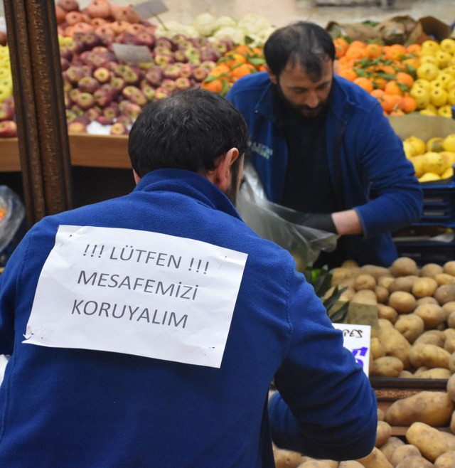 Sivas'ta manav reyonunda çalışan adam canlı mesafe uyarıcısı oldu - Resim: 1