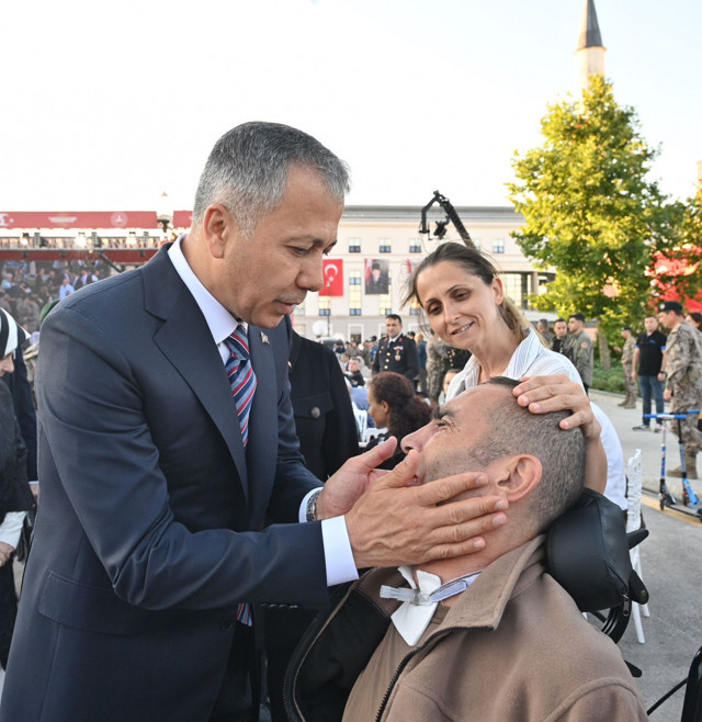 İçişleri Bakanı Ali Yerlikaya şehit olan kahramanlarımızın aileleriyle buluştu - Resim: 0