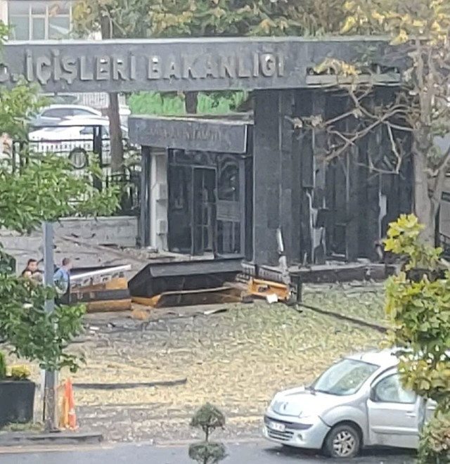 Ankara'da patlama oldu! İki teröristten biri kendini patlattı son dakika gelişmeler... - Resim: 0