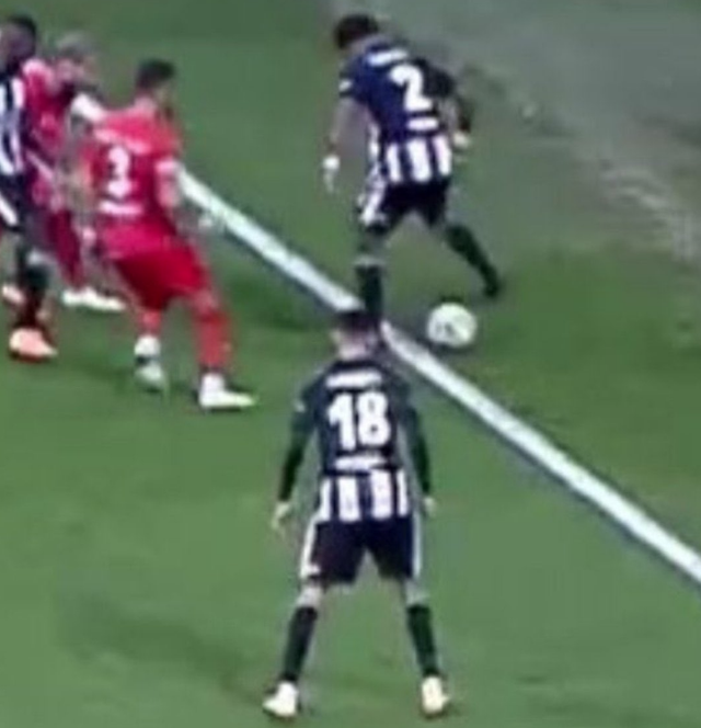 Beşiktaş - Sivasspor maçında Hakan Arslan'ın kırmızı kartı Avrupa'da gündem oldu - Resim: 3