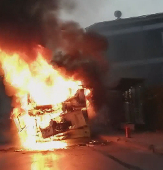 Küçükçekmece'de İETT otobüsü alevlere teslim oldu - Resim: 1