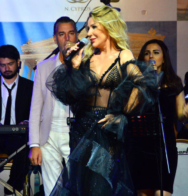 Seda Sayan ayrıldık dediği sevgilisiyle konserde yakalandı - Resim: 2