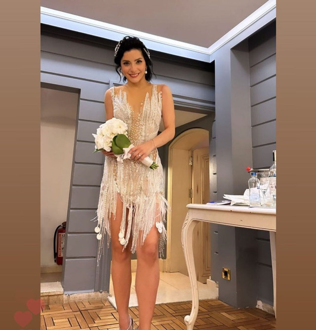 Merve Boluğur'un gelinliği sosyal medyayı salladı! "İşte karşınızda yılın değil yüzyılın gelini ve gelinliği" - Resim: 1