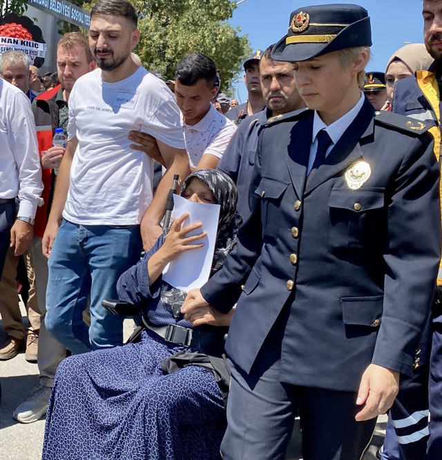 Şehit Astsubay Habip Murat Alp, Kırşehir'de son yolculuğuna uğurlandı - Resim: 3