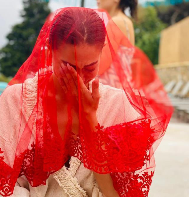 4 milyon TL'lik düğün ertelendi: Demet Özdemir gözyaşlarını tutamadı! - Resim: 0