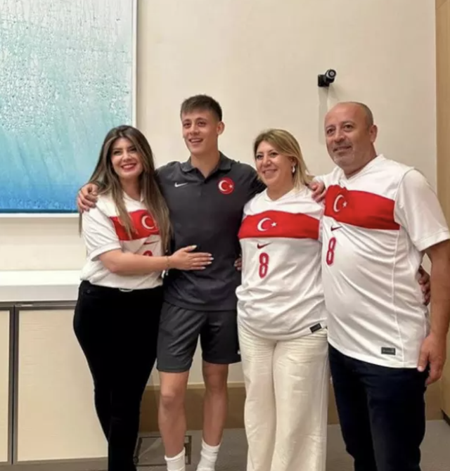 Arda Güler ve ailesi bir arada! Fotoğrafa sosyal medyada yorum yağdı: "Şahane bir aile" - Resim: 0