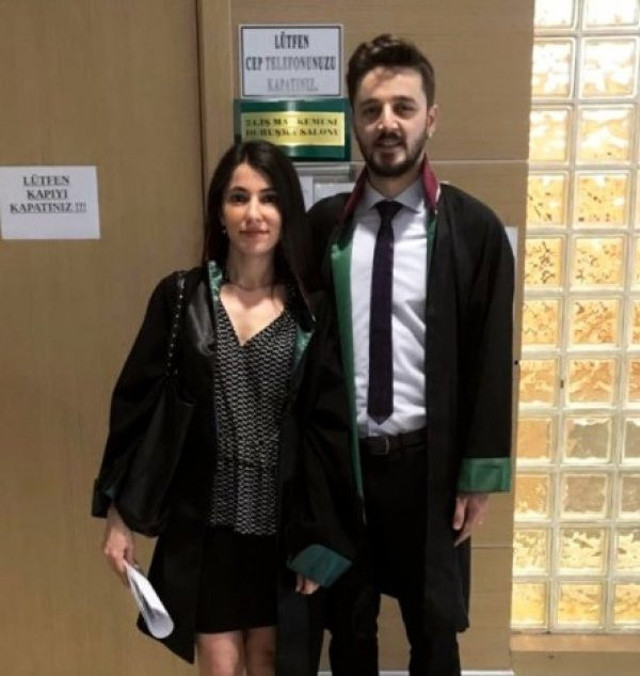 Etek boyuna laf edilen Avukat Tuğçe Çetin aynı kıyafetlerle adliyeye geldi - Resim: 1