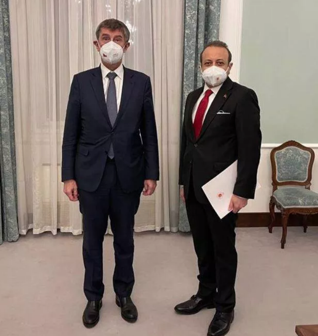 Çekya Başbakanı Babis, Türkiye'nin Prag Büyükelçisi Bağış'ı kabul etti - Resim: 1