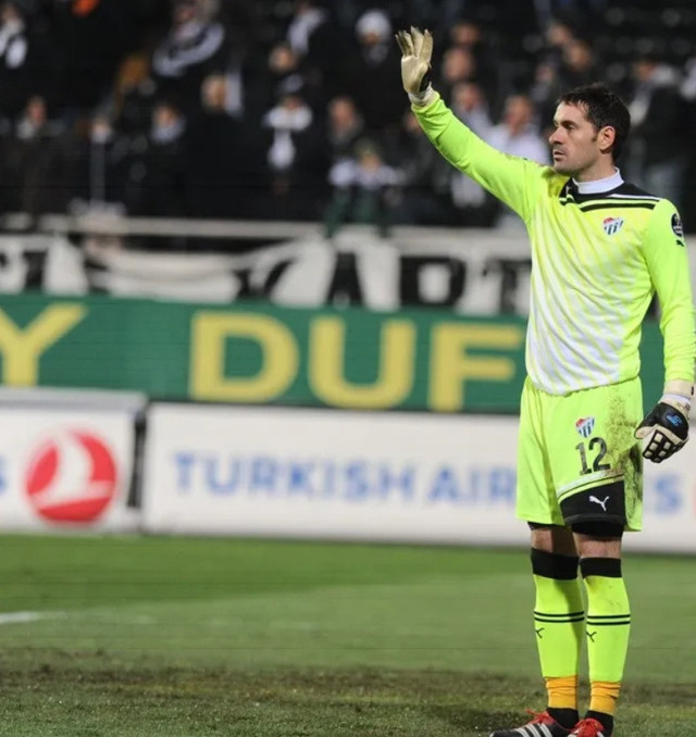 3 yılda iki kez forma giydi, 6 kupa kazandı! Manchester City, Bursaspor'un eski yıldızının sözleşmesini uzattı! - Resim: 1