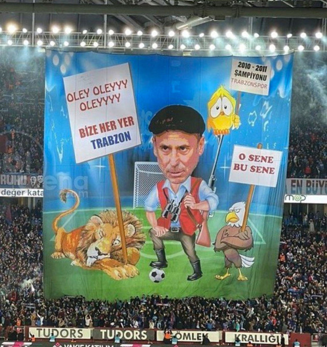 Fenerbahçe'den Trabzon'da asılan tepki çeken pankart hakkında suç duyurusu - Resim: 0