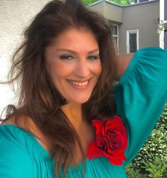 Yıllara meydan okuyor Gülşen Bubikoğlu seneler sonra aynı pozu verdi - Resim: 2