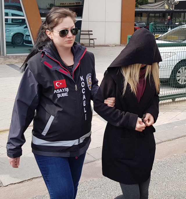 İzmit'te masaj salonuna fuhuş operasyonu üç kadın gözaltına alındı - Resim: 0