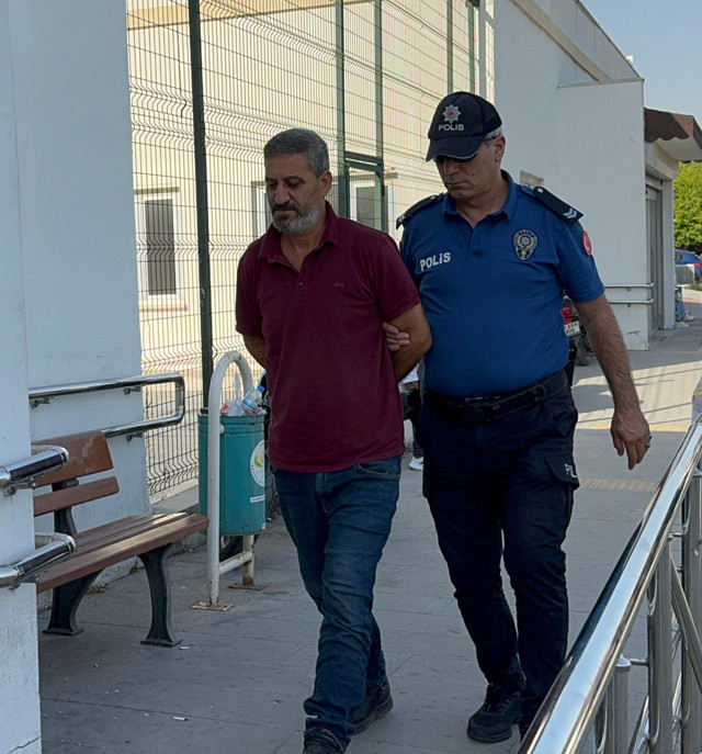 Polislere taş ve sopayla saldırdılar! İçlerinden 2'si tutuklandı - Resim: 0