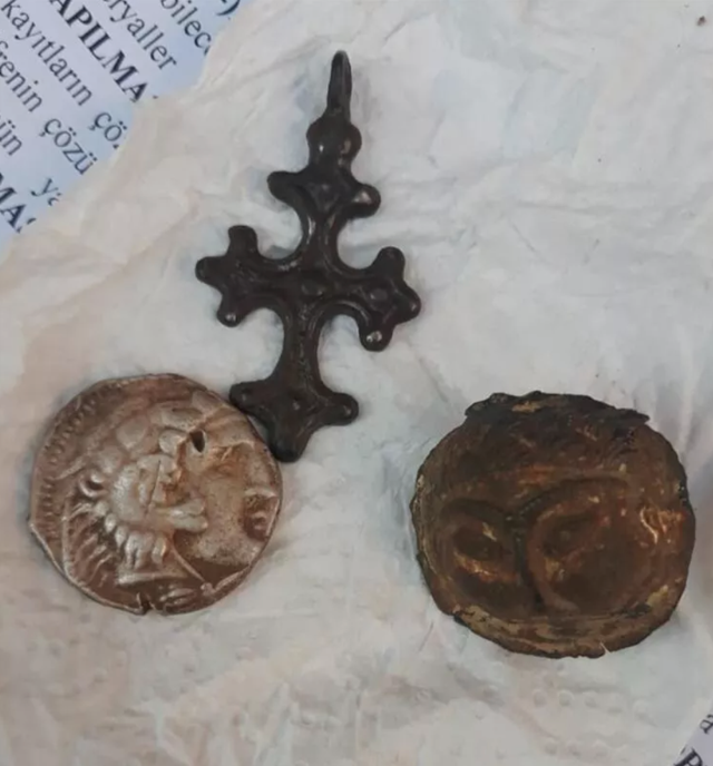 Öğretmen çete lideri çıktı! 'Anadolu' operasyonunda tarihimizi çalanlar gözaltına alındı - Resim: 1